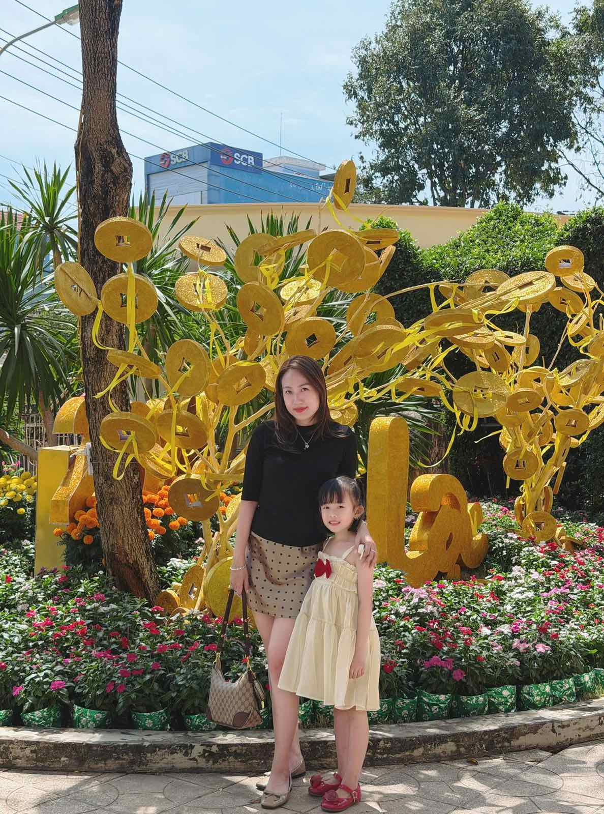 HOÀNG YẾN