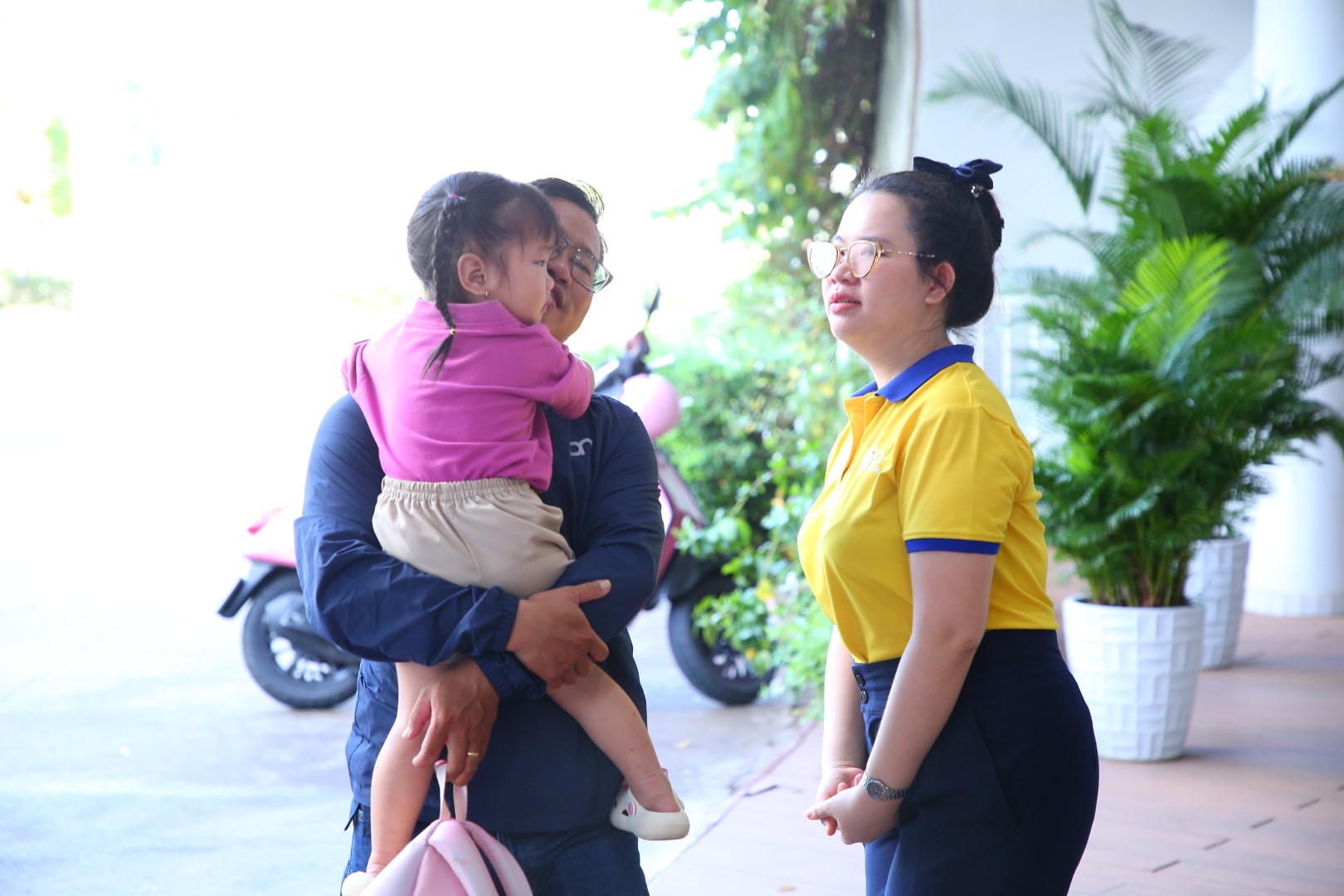 1. Đón trẻ vào lớp