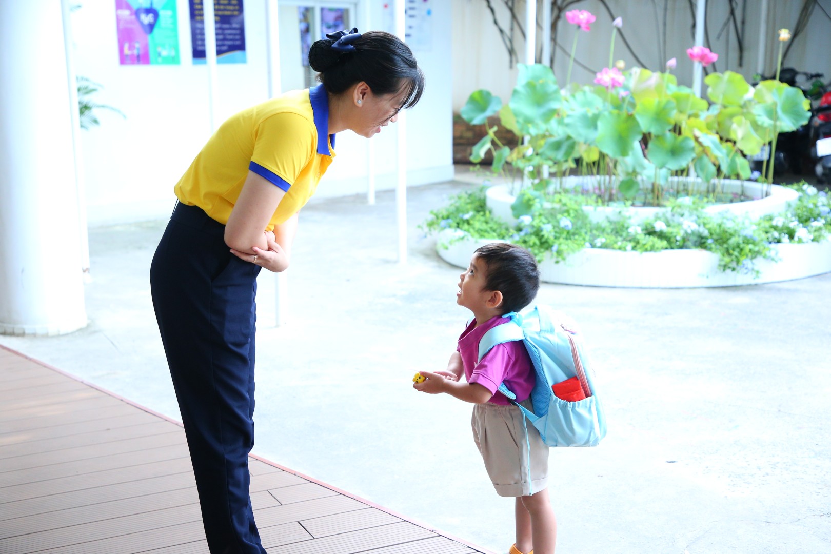 1. Đón trẻ vào lớp