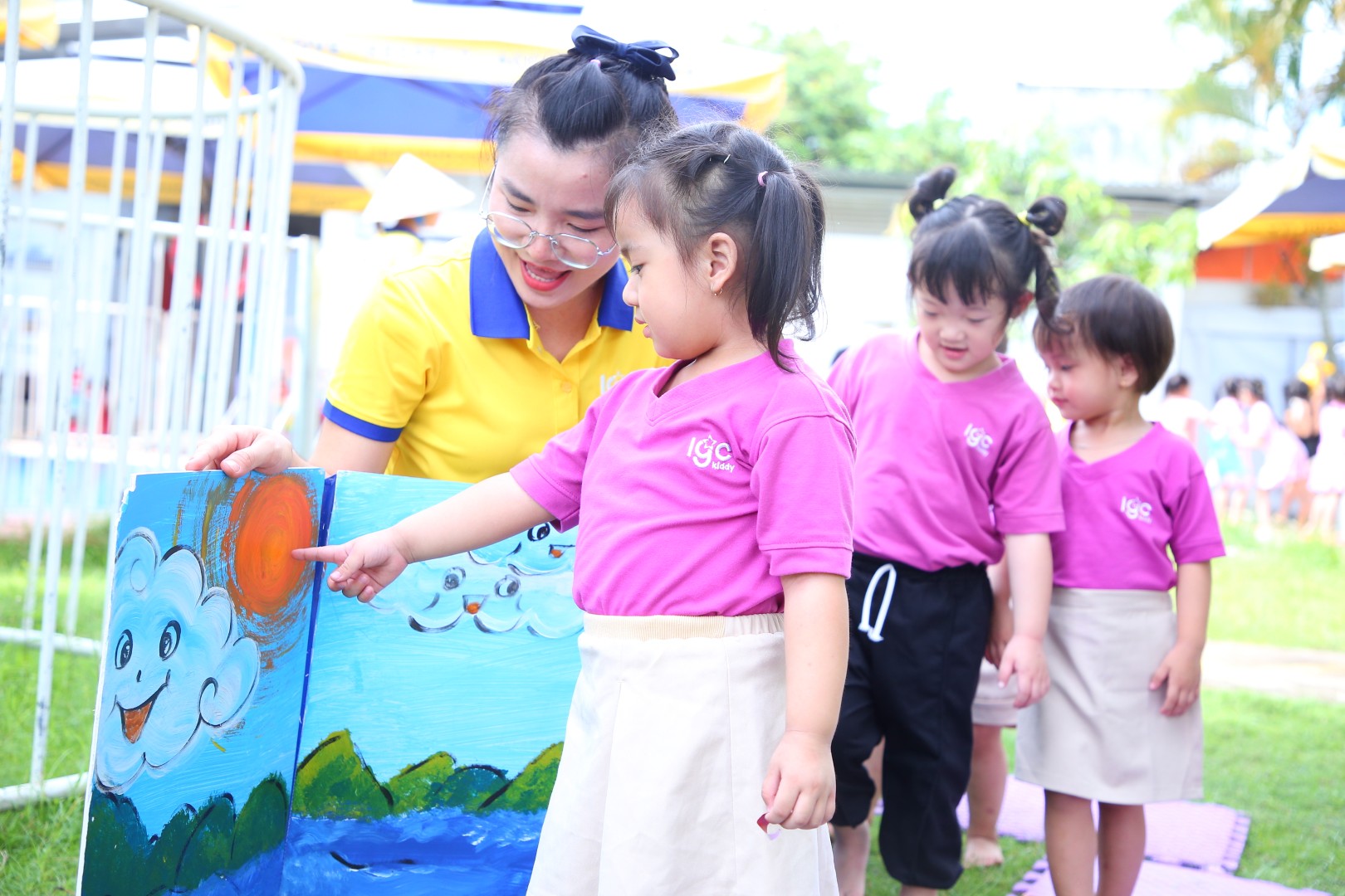 4. Hoạt động ngoài trời