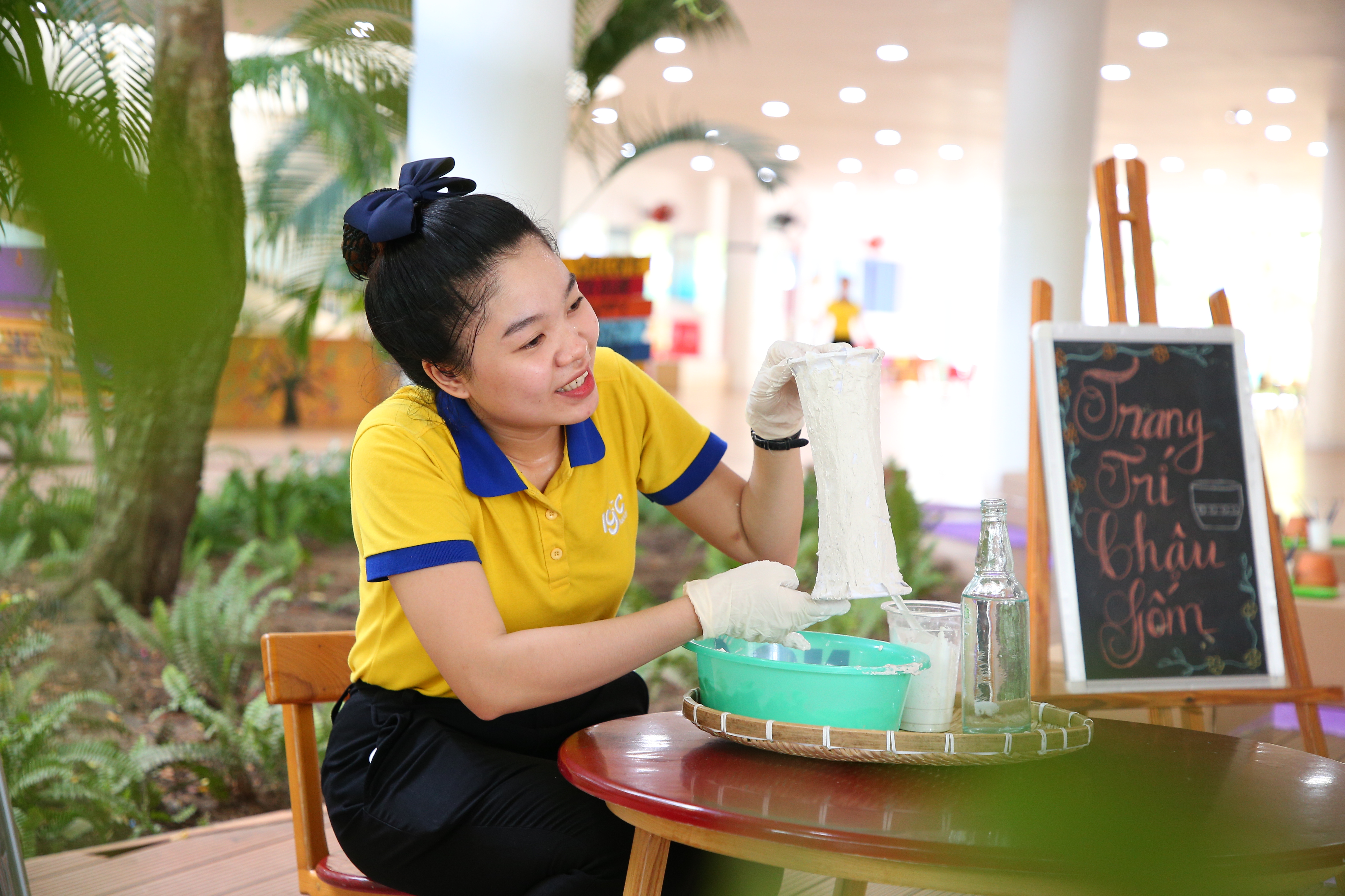 BÉ TÌM HIỂU GỐM, SỨ VÀ TRẢI NGHIỆM TRANG TRÍ CHẬU GỐM