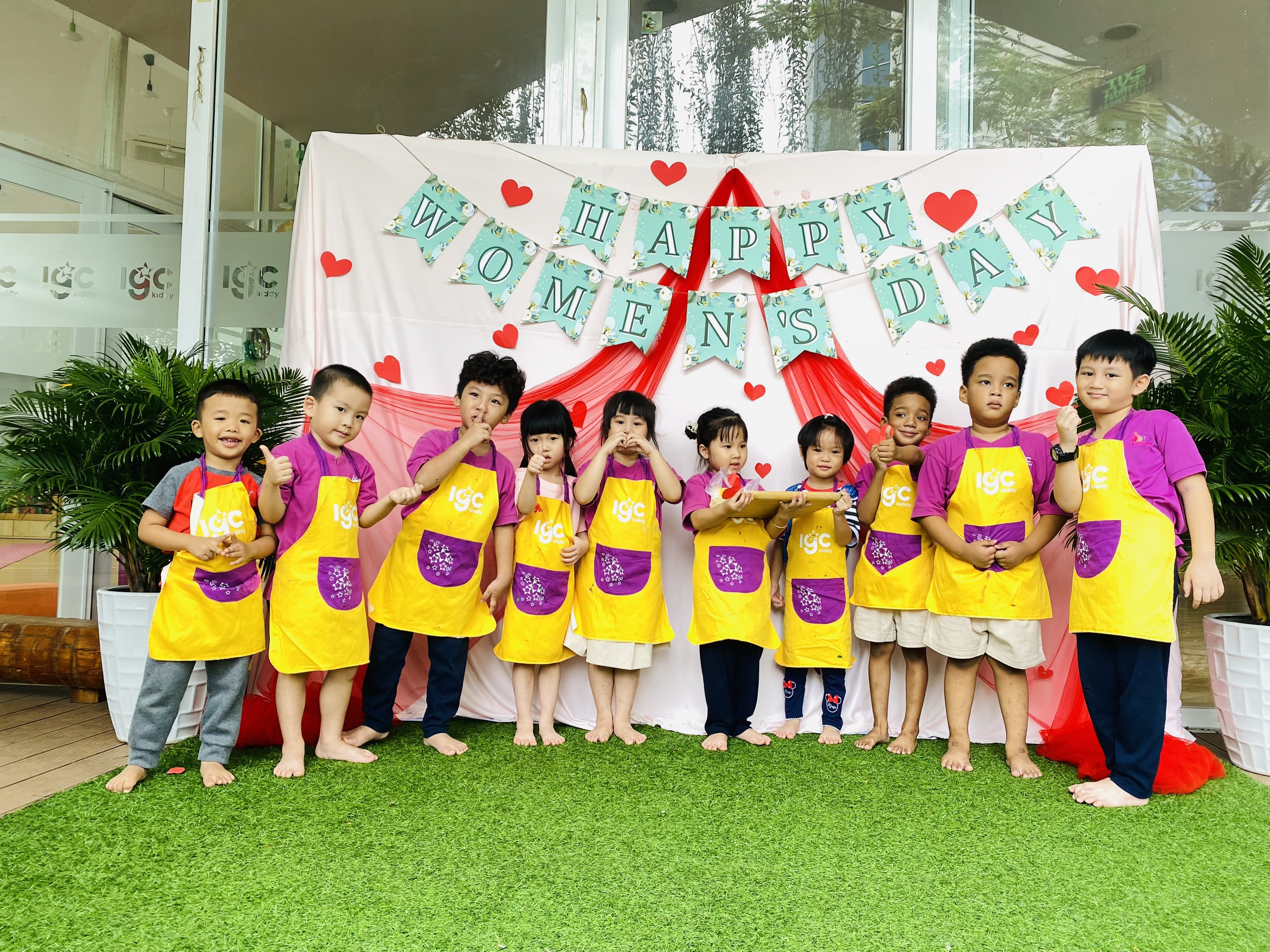 TRAO YÊU THƯƠNG TỪ ĐÔI BÀN TAY NHỎ