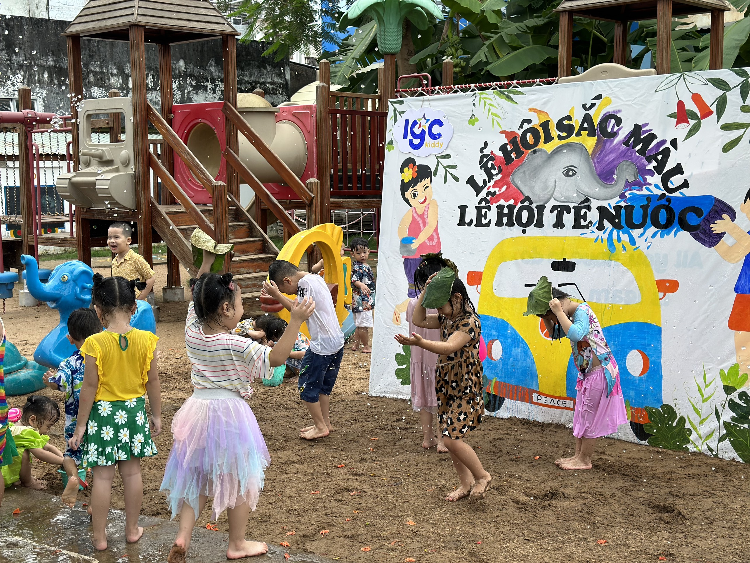 LỄ HỘI SẮC MÀU VÀ LỄ HỘI TÉ NƯỚC