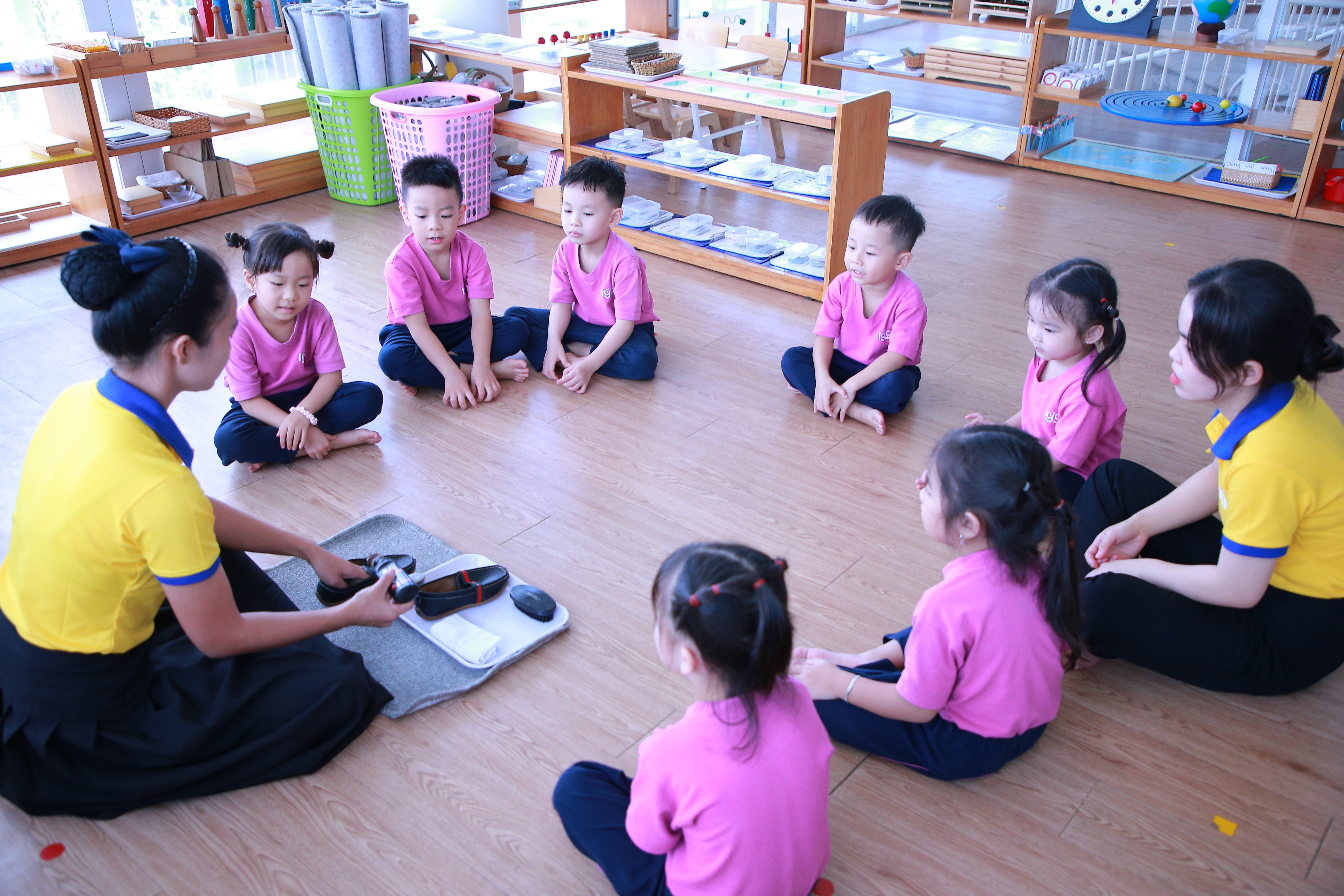 BÉ YÊU HỌC GÌ VỚI PHƯƠNG PHÁP MONTESSORI ?