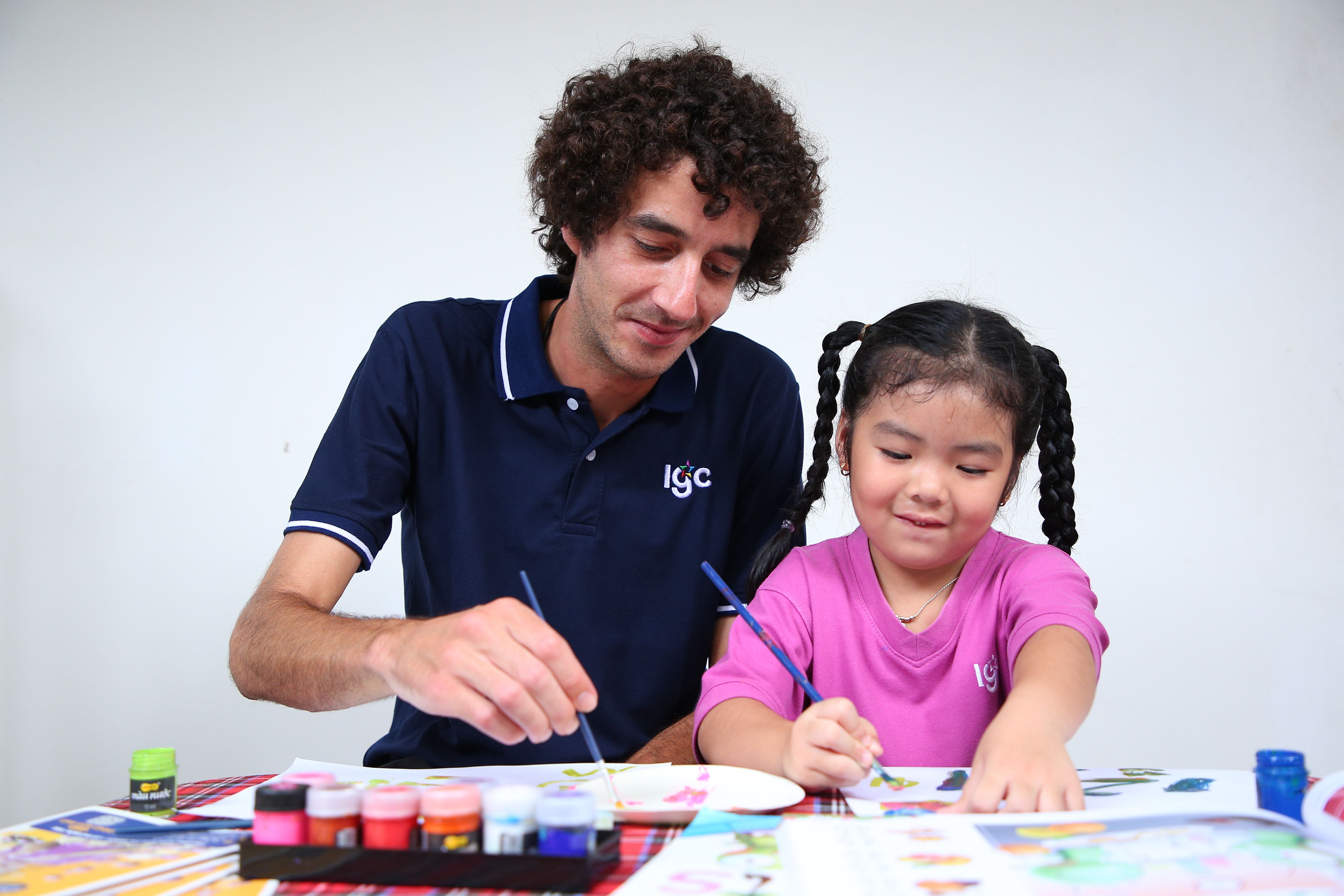 TẠI SAO PHỤ HUYNH NÊN LỰA CHỌN CHƯƠNG TRÌNH TIẾNG ANH CHUYÊN SÂU CHO CON